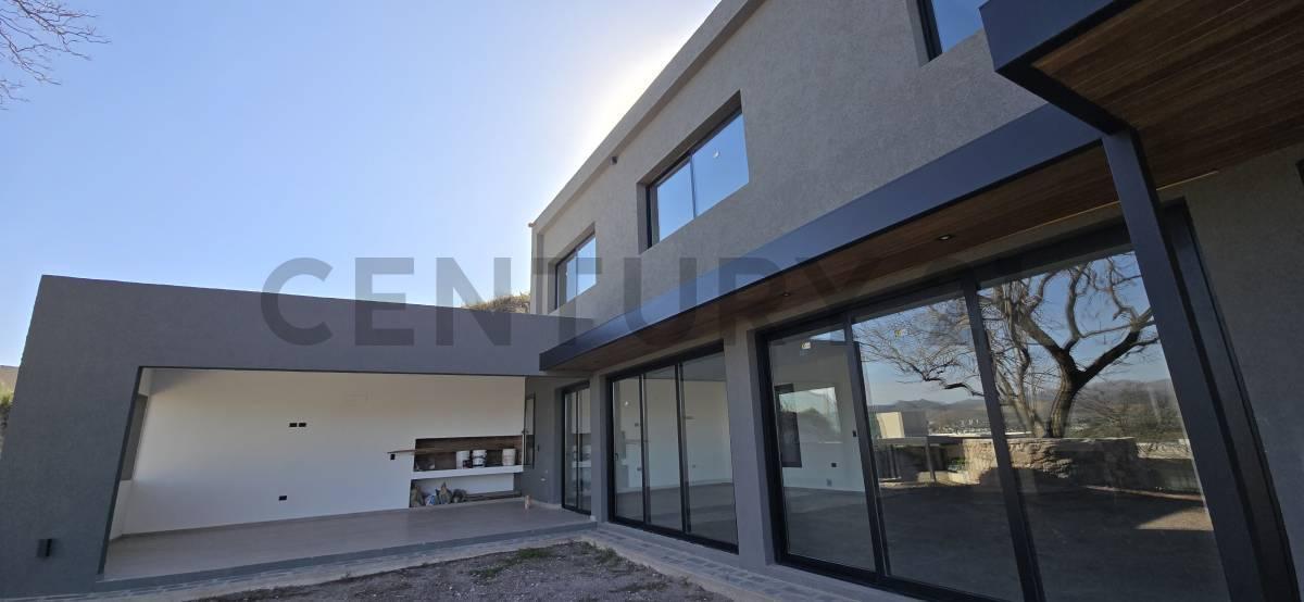 Foto de Casa a estrenar en Barrio La Cuesta | 3 dorm. | 320 m² cubiertos |, imagen 5