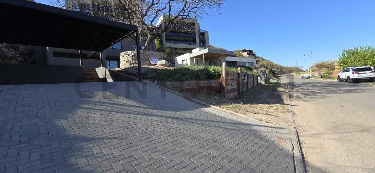 Foto de Casa a estrenar en Barrio La Cuesta | 3 dorm. | 320 m² cubiertos |, imagen 4