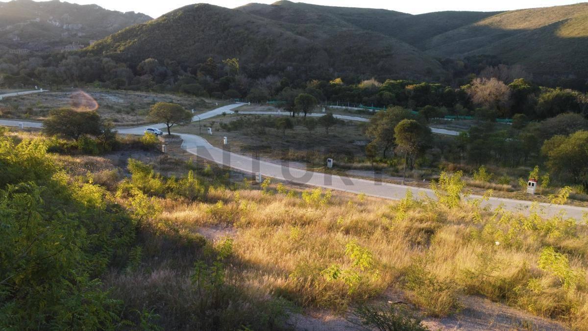 Foto de Invertí en Tu Futuro! Lote en Colinas de La Deseada!, imagen 1