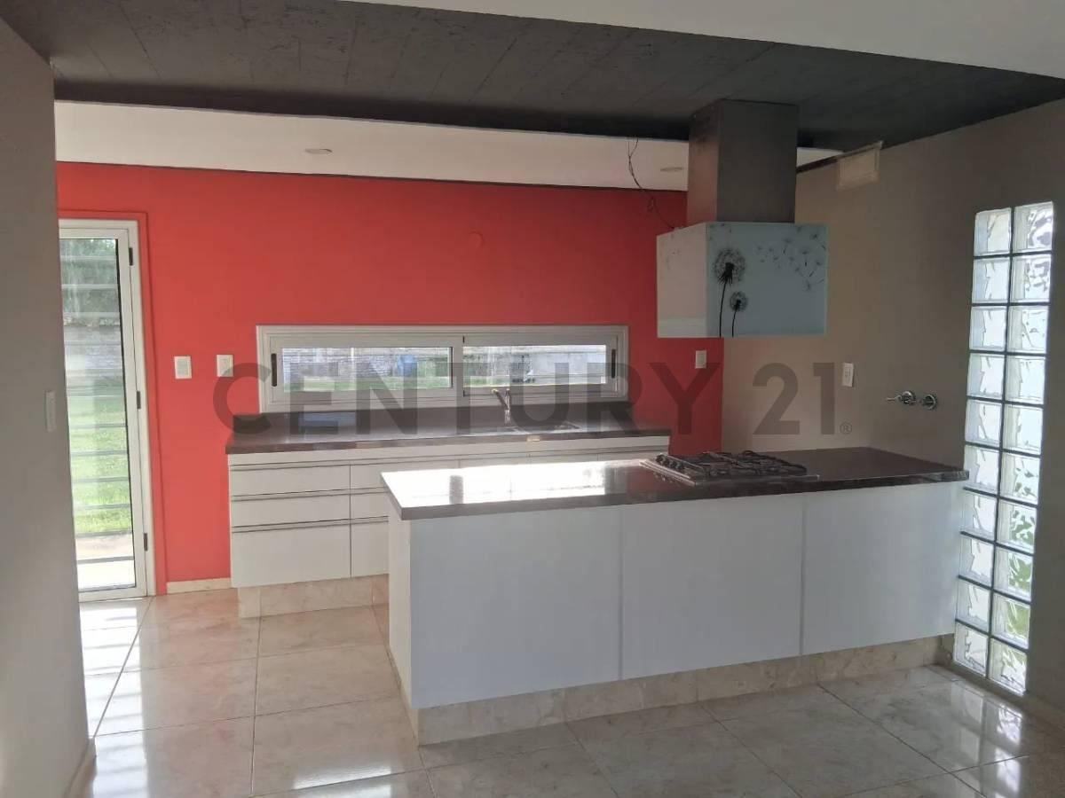 Venta Casa 3 Dorm y Patio en Lozada, Córdoba