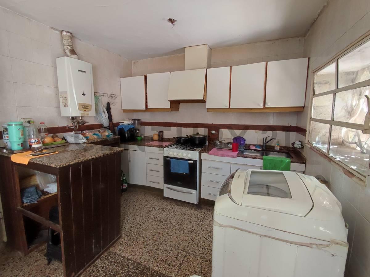 Foto de Venta Casa 5 Ambientes con Patio y Pileta B° Güemes, imagen 2