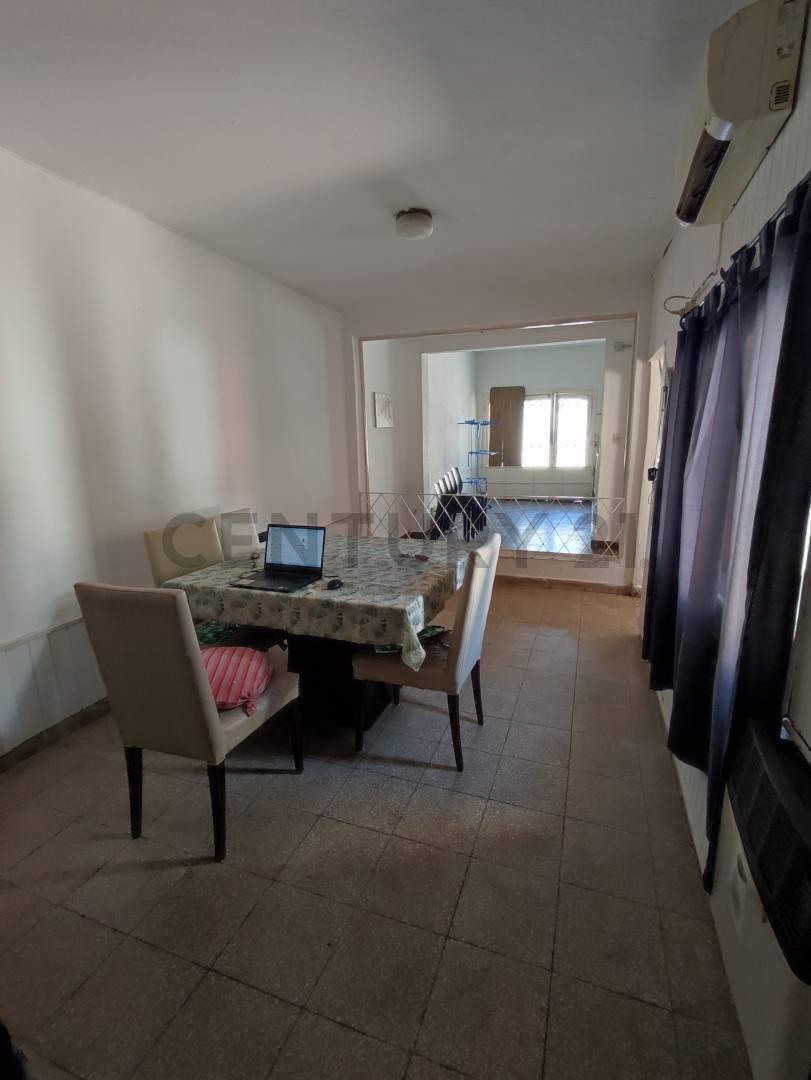 Foto de Venta Casa 5 Ambientes con Patio y Pileta B° Güemes, imagen 5