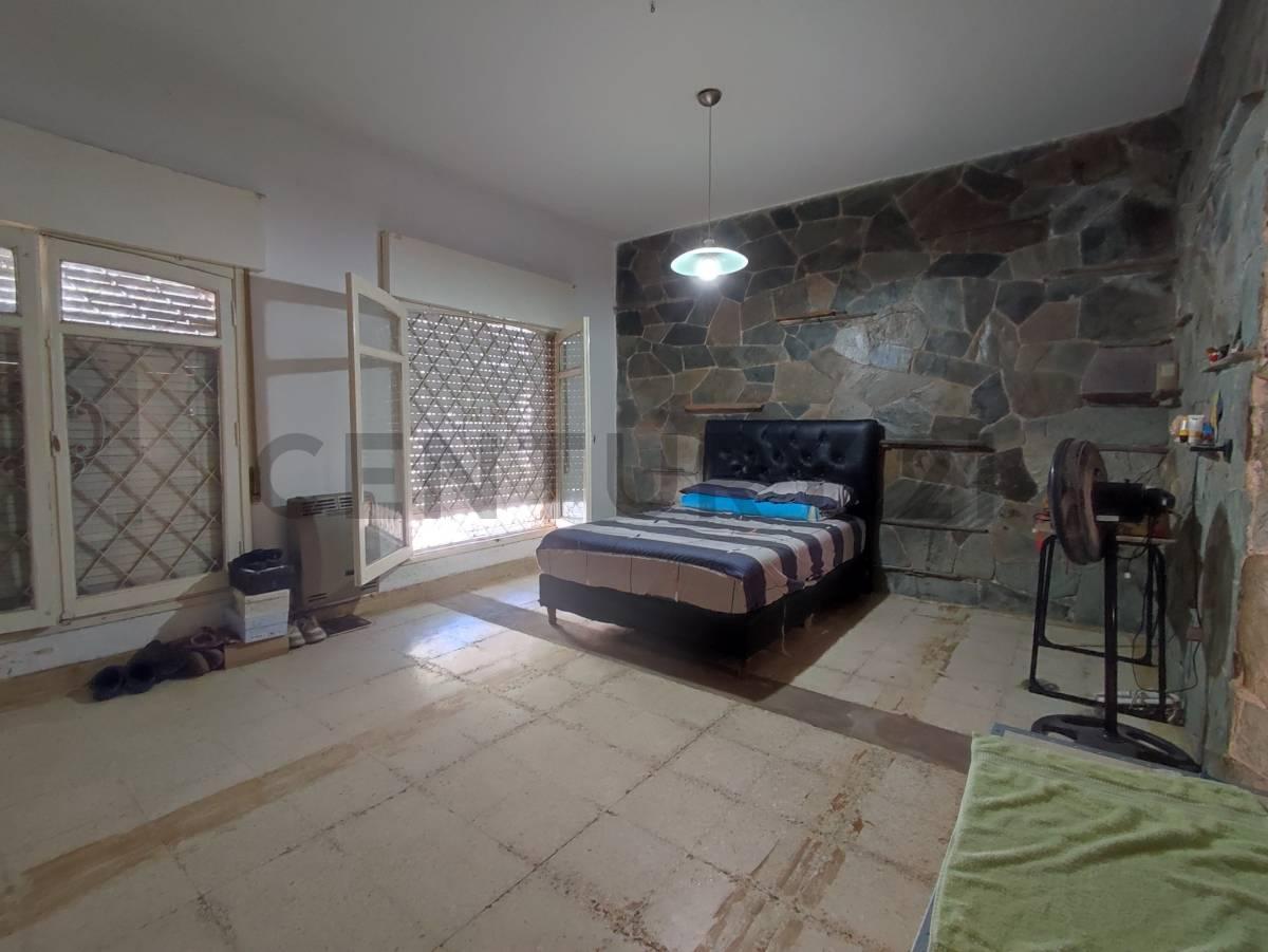 Foto de Venta Casa 5 Ambientes con Patio y Pileta B° Güemes, imagen 1