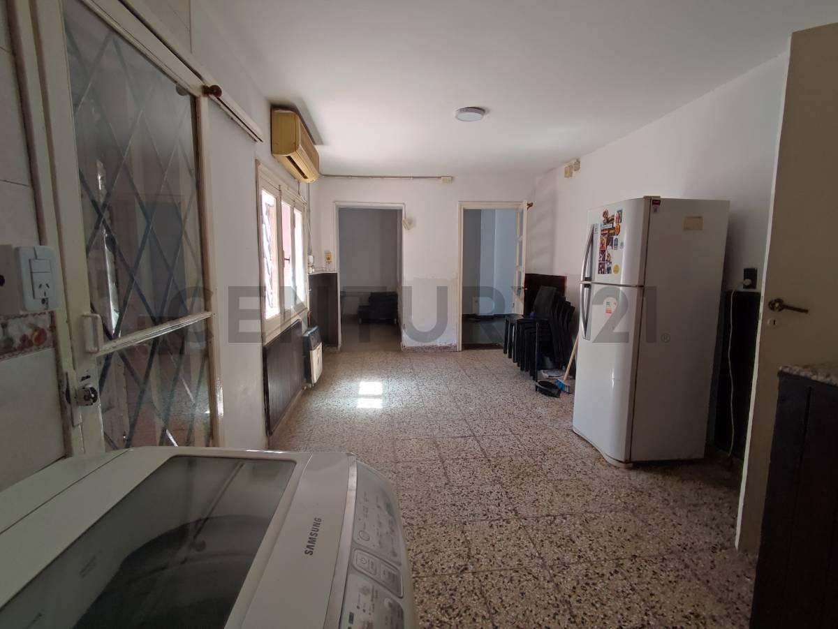 Foto de Venta Casa 5 Ambientes con Patio y Pileta B° Güemes, imagen 4