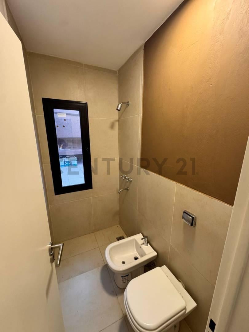 Foto de VENTA CASA 3 DORMITORIOS DOCTA FRENTE COLEGIO DOCTA CENTRAL, imagen 2