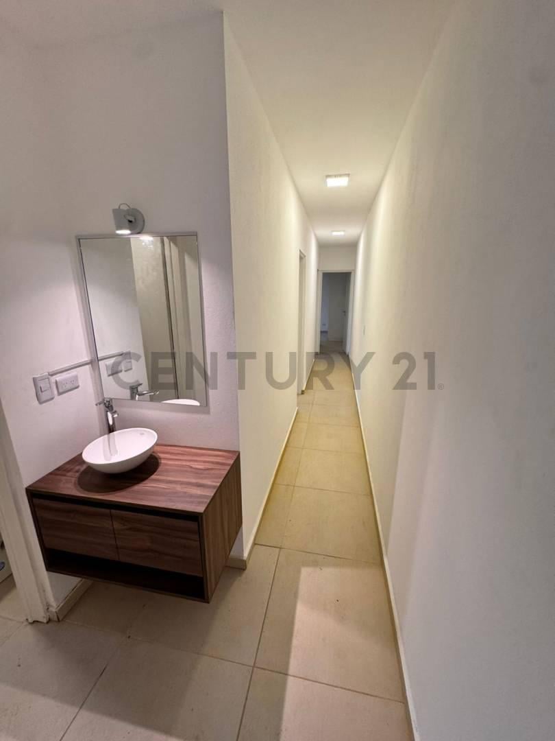 Foto de VENTA CASA 3 DORMITORIOS DOCTA FRENTE COLEGIO DOCTA CENTRAL, imagen 5