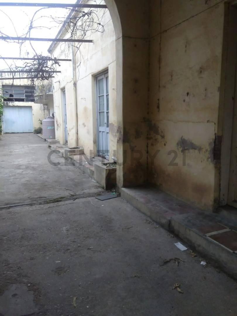 Foto de VENTA CASA PARA DEMOLER/REMODELAR EN ALBERDI 329Mts oportunidad, imagen 3