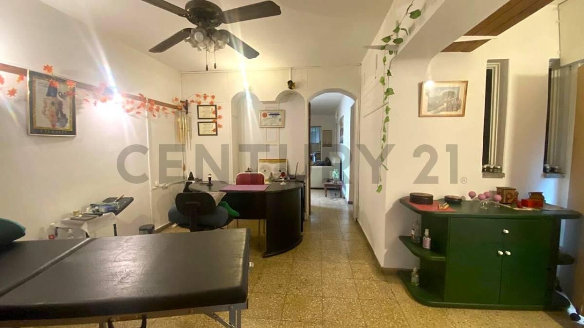 Foto de Casa 4 Amb + Local + Galpón a Metros de Av. Alem | Gran Potencial, imagen 5