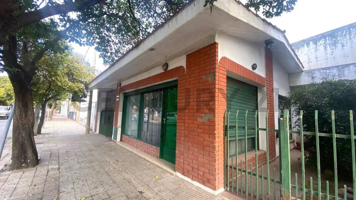 Foto de Casa 4 Amb + Local + Galpón a Metros de Av. Alem | Gran Potencial, imagen 1