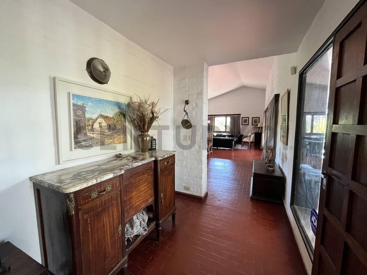 Foto de VENTA CHALET TRADICIONAL – 4 DORMITORIOS + OFICINA – B° LOMAS OESTE, imagen 5