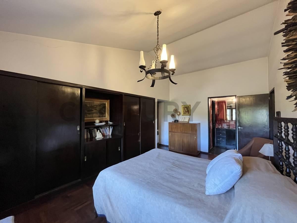 Foto de VENTA CHALET TRADICIONAL – 4 DORMITORIOS + OFICINA – B° LOMAS OESTE, imagen 3
