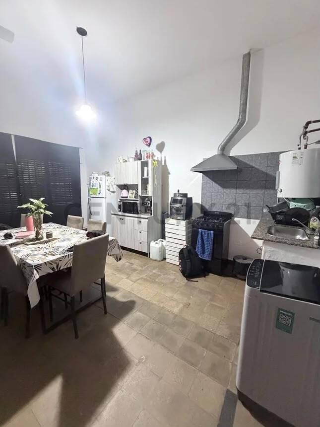 Foto de PROPIEDAD CON RENTA ASEGURADA: CASA + DEPTO INDEPENDIENTE – B°, imagen 1