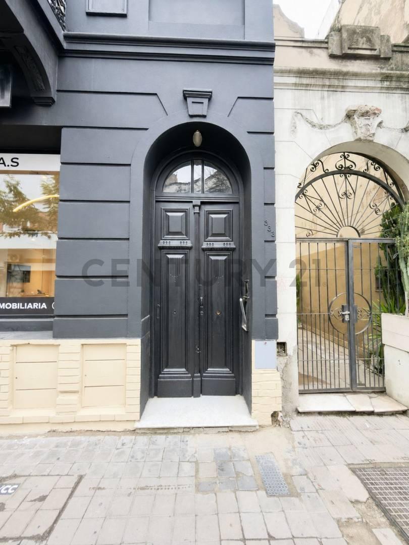 Foto de PH Comercial Reciclado en Pleno Centro | Oficina 170 m² + Terraza, imagen 1