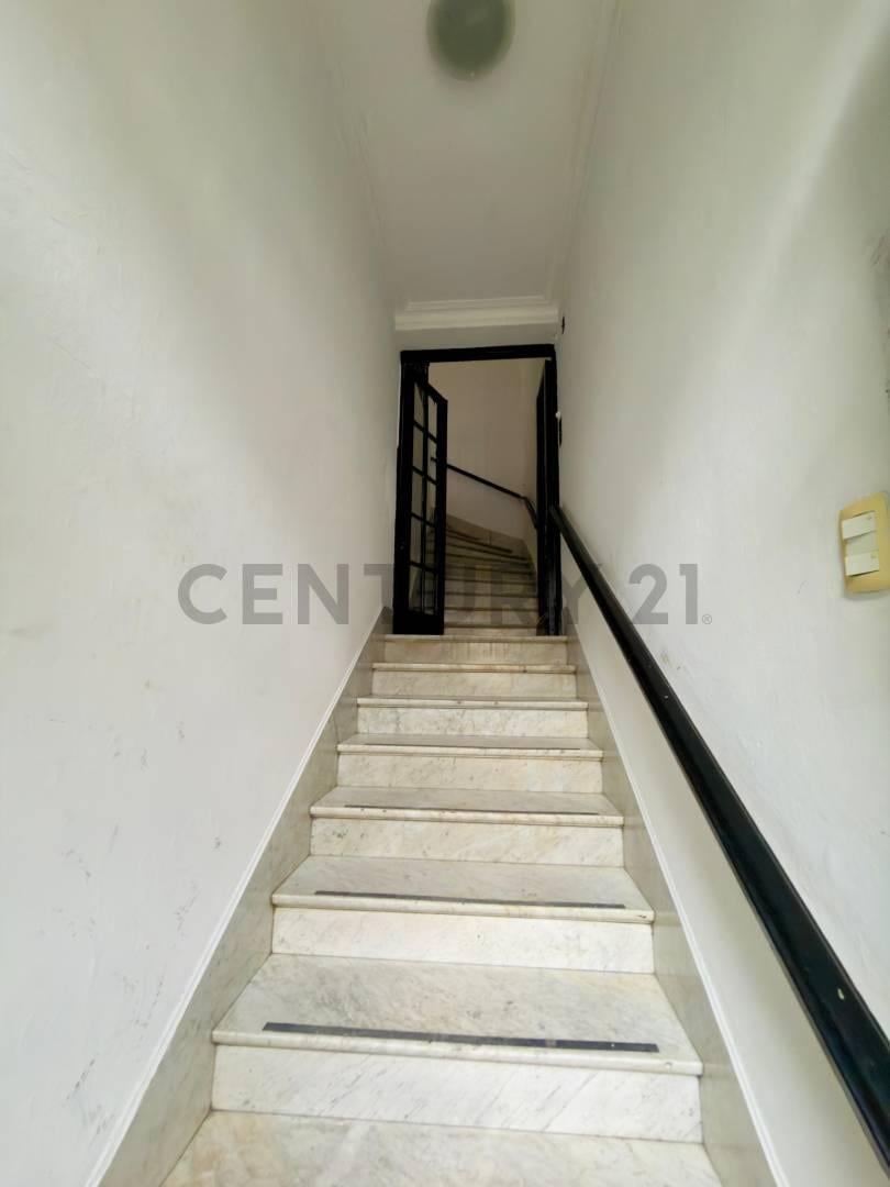 Foto de PH Comercial Reciclado en Pleno Centro | Oficina 170 m² + Terraza, imagen 5