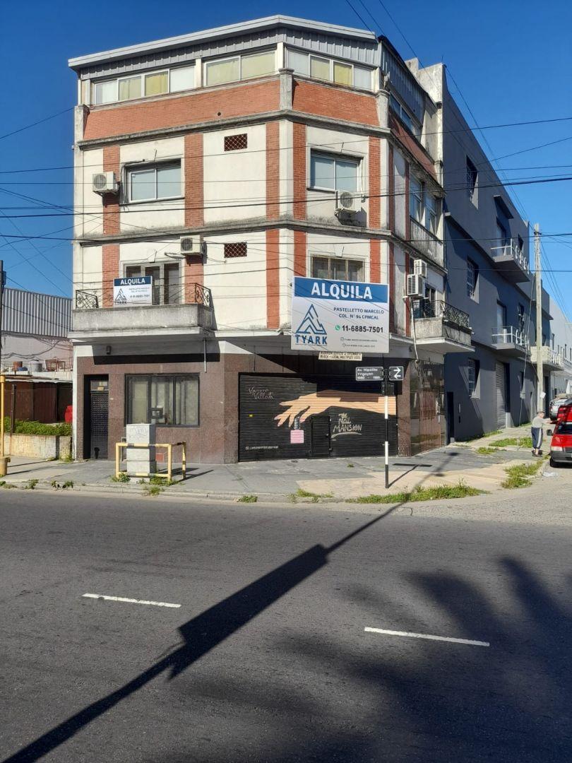 Oficina . | Av. Hipolito Yrigoyen al 1000
