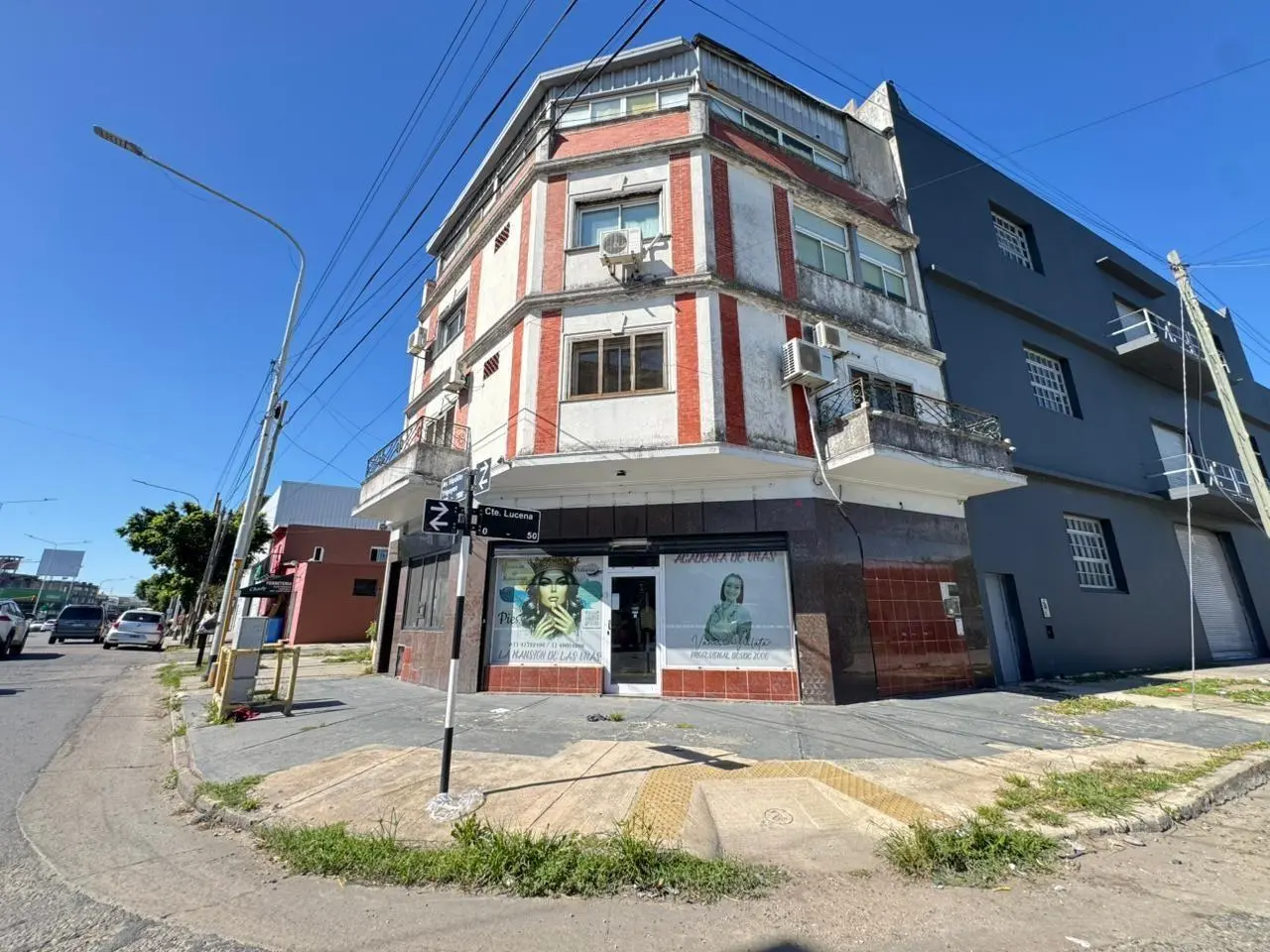 Oficina . | Av. Hipolito Yrigoyen al 1000 3