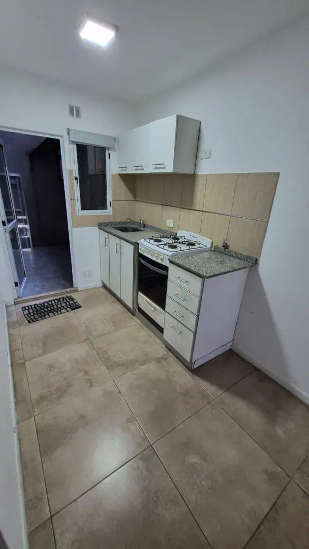 Alquiler Monoambiente con cochera Lanús Oeste 2