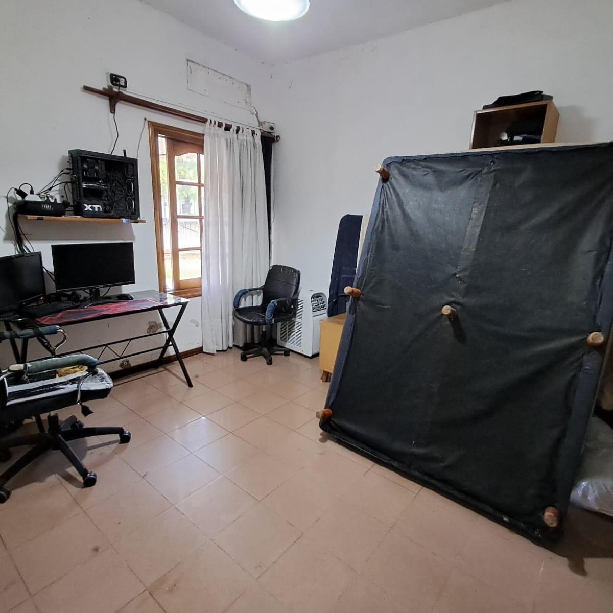Chalet/PH 3 amb. Venta en Ramos Mejía con doble cochera parque y terraza