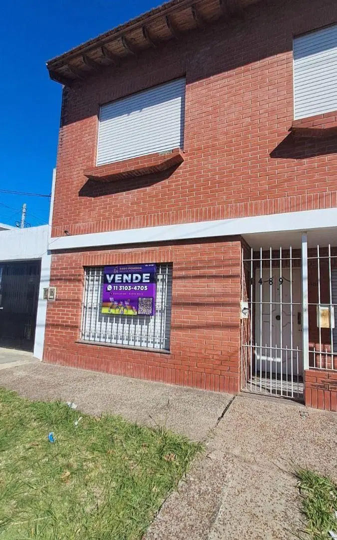 Casa en venta en Morón de 4amb con cocheras 1