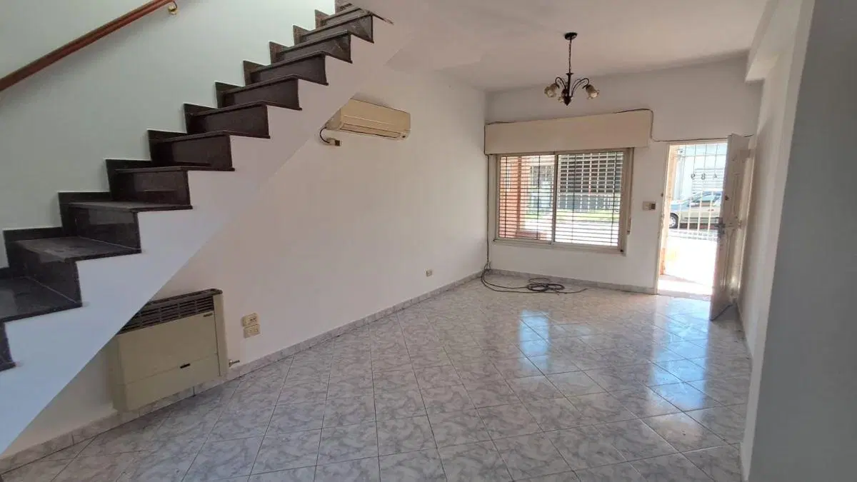Casa en venta en Morón de 4amb con cocheras 3