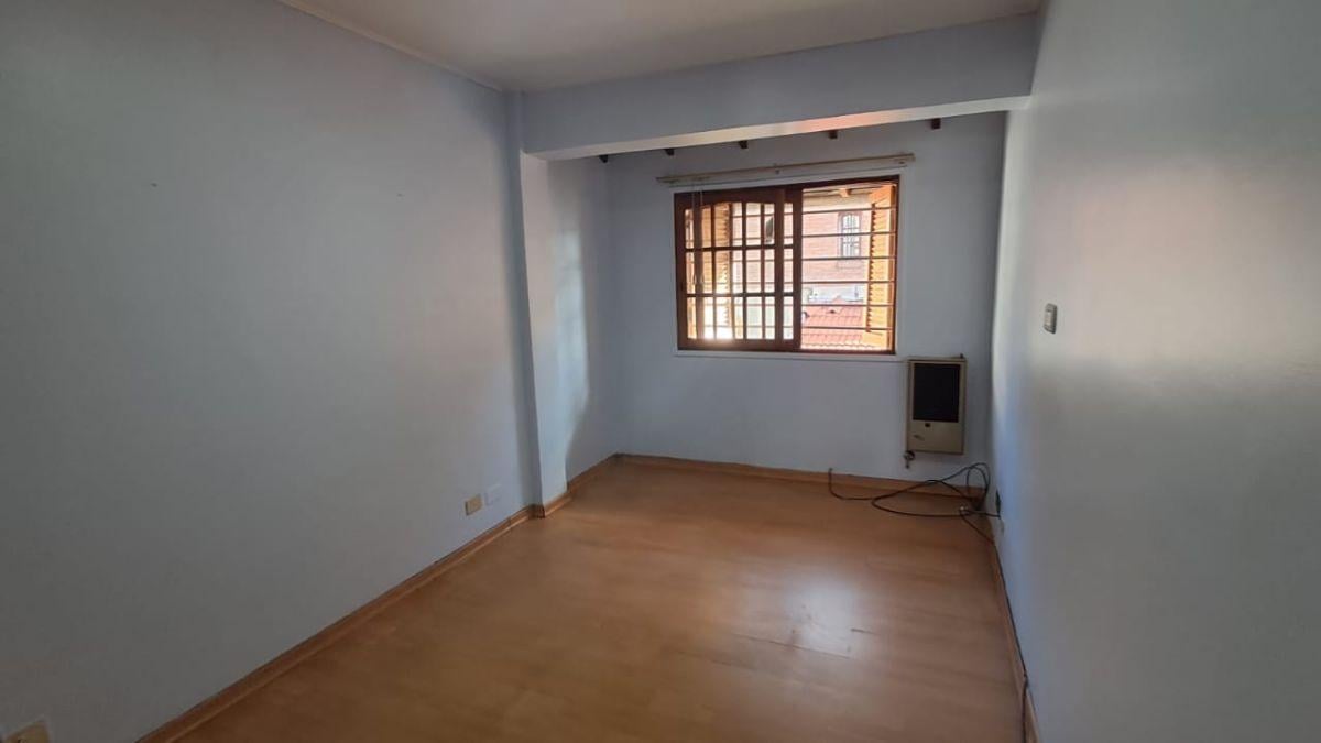 Casa de 3 amb y 1/2 en Alquiler en Villa Bosch con cochera, patio y quincho
