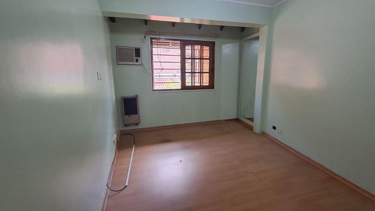 Casa de 3 amb y 1/2 en Alquiler en Villa Bosch con cochera, patio y quincho