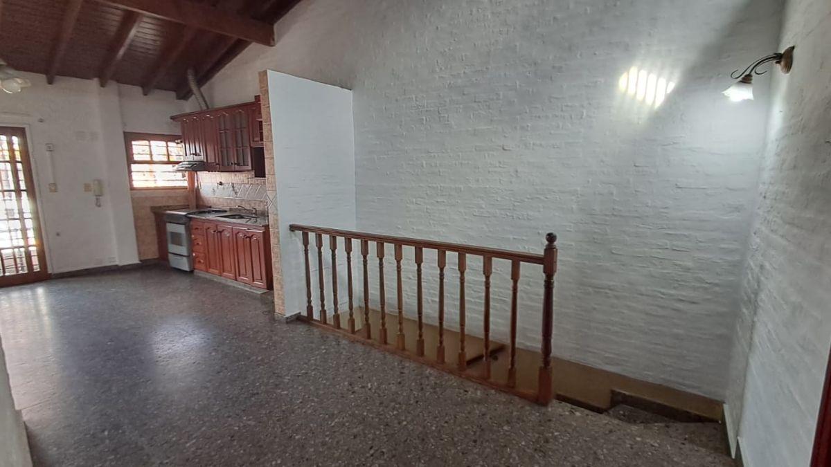 Casa de 3 amb y 1/2 en Alquiler en Villa Bosch con cochera, patio y quincho