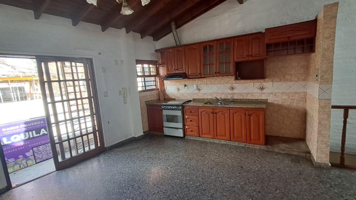 Casa de 3 amb y 1/2 en Alquiler en Villa Bosch con cochera, patio y quincho