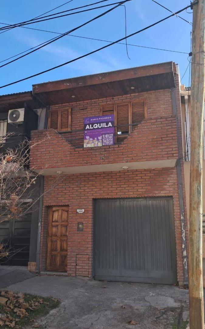 Casa de 3 amb y 1/2 en Alquiler en Villa Bosch con cochera, patio y quincho