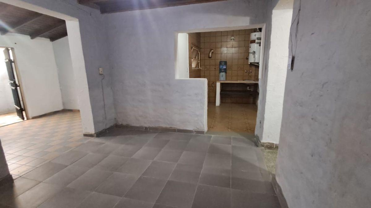 Foto de Casa PH de 3 amb en alquiler en Caseros, imagen 5