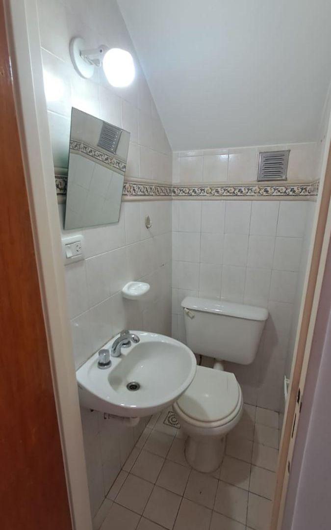 Foto de TRIPLEX EN ALQUILER 4 AMB CON COCHERA Y PATIO RAMOS MEJÍA, imagen 2