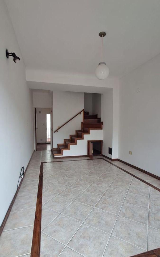 Foto de TRIPLEX EN ALQUILER 4 AMB CON COCHERA Y PATIO RAMOS MEJÍA, imagen 4