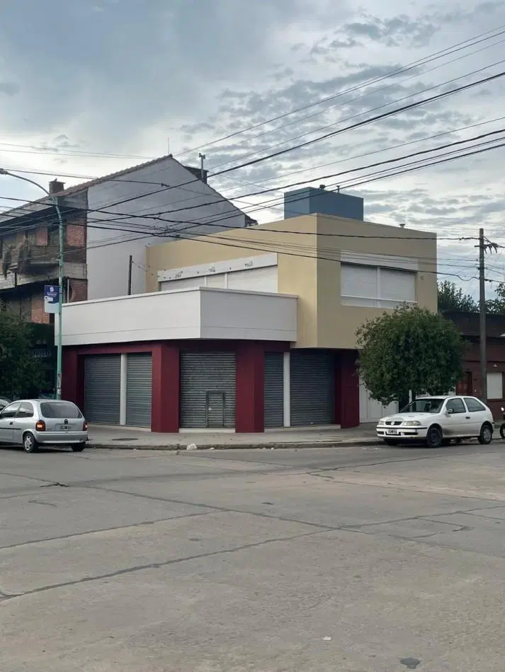 ALQUILER LOCAL COMERCIAL  IMPORTANTE ZONA - ESQUINA TALCAHUANO y GABOTO - 2