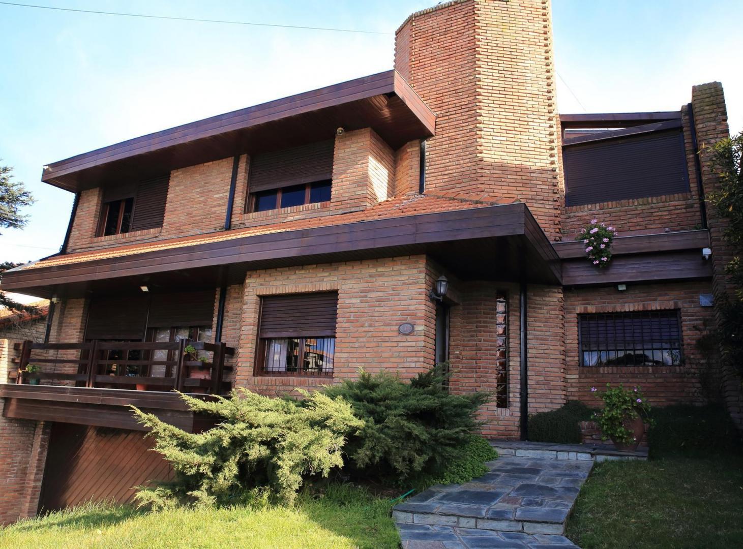 Foto de VENTA DE EXCELENTE CHALET DE SOLIDA CONSTRUCCION, EN TRES NIVELES, A, imagen 1