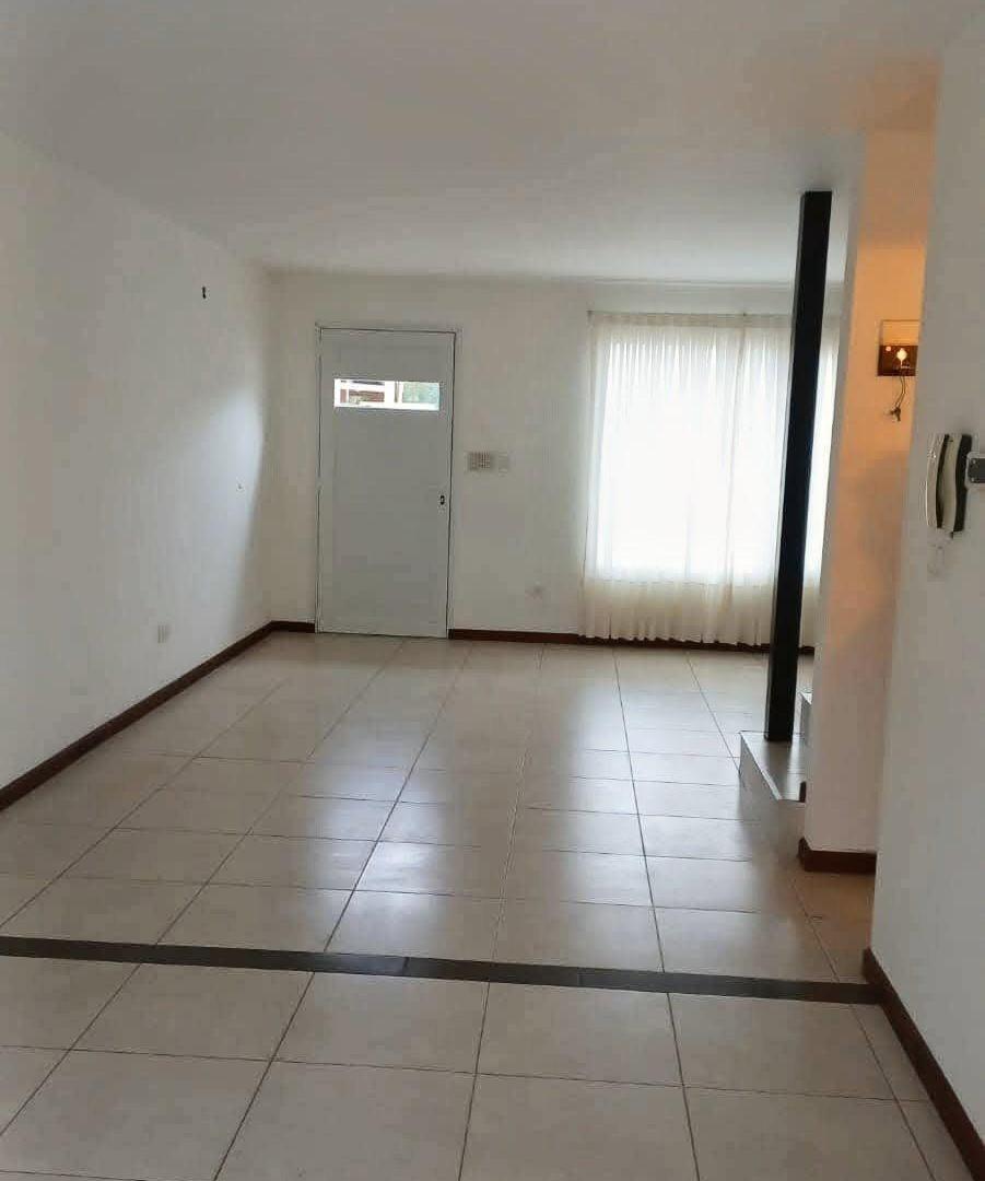 Foto de ALQUILER DE DUPLEX CUATRO AMBIENTES, CON ENTRADA DE VEHICULO CON PORTON, imagen 3