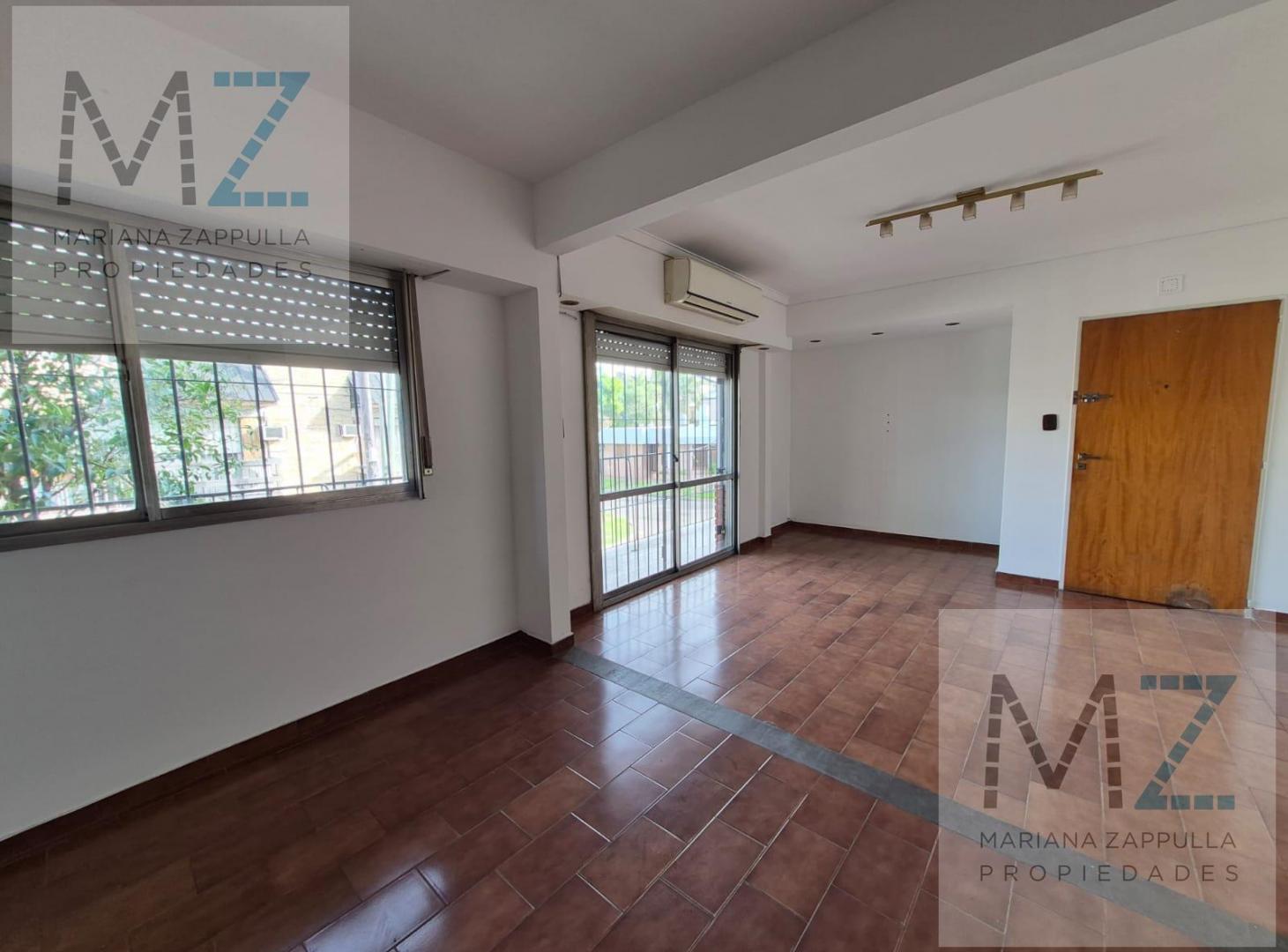 Foto de VENTA 3 AMBIENTES AL FRENTE DOBLE BALCÓN | BAJAS EXPENSAS | A METROS, imagen 2