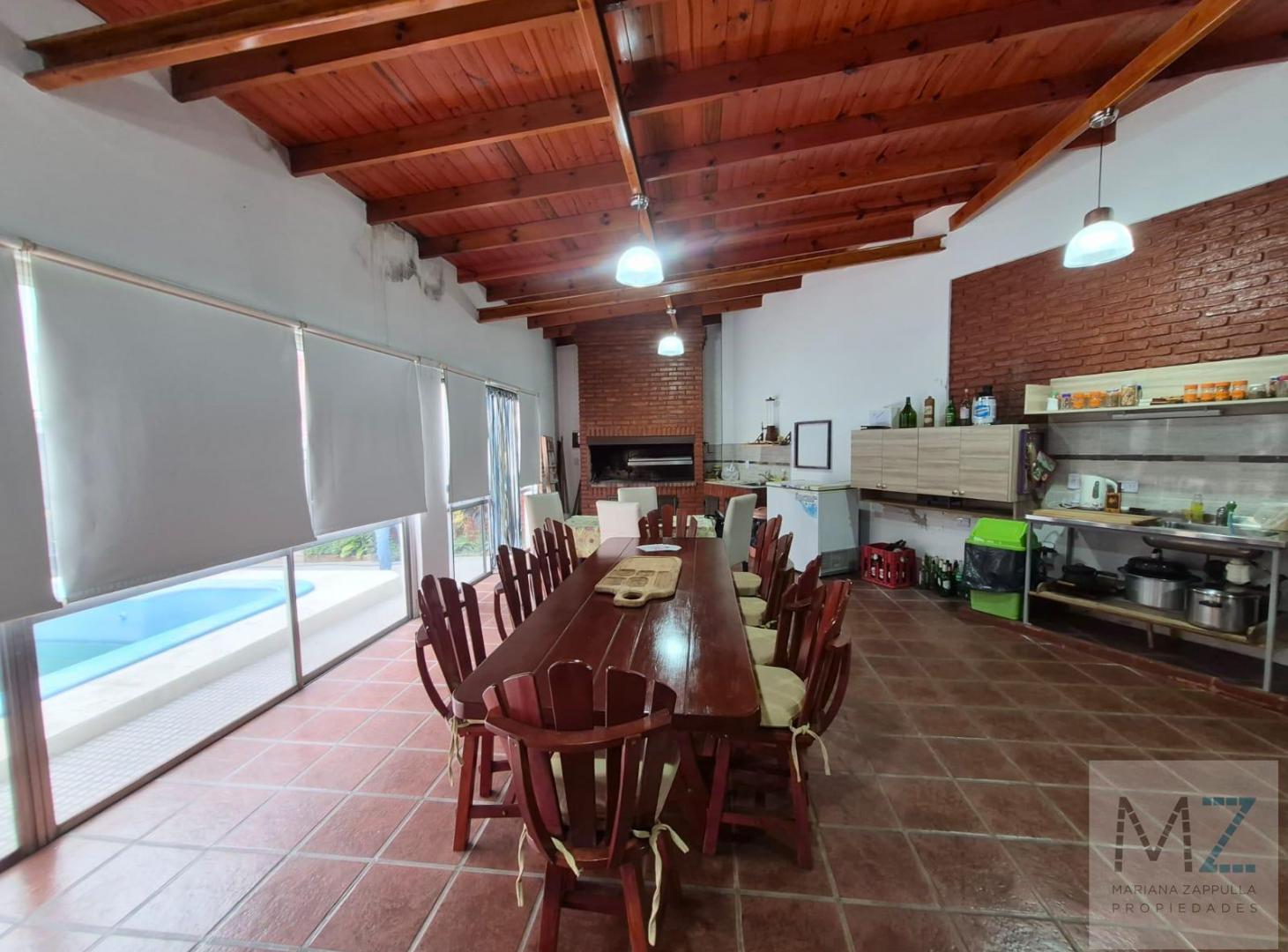 Foto de VENTA CASA CON QUINCHO Y PILETA | DOBLE COCHERA | APTO CRÉDITO | ACEPTA, imagen 5