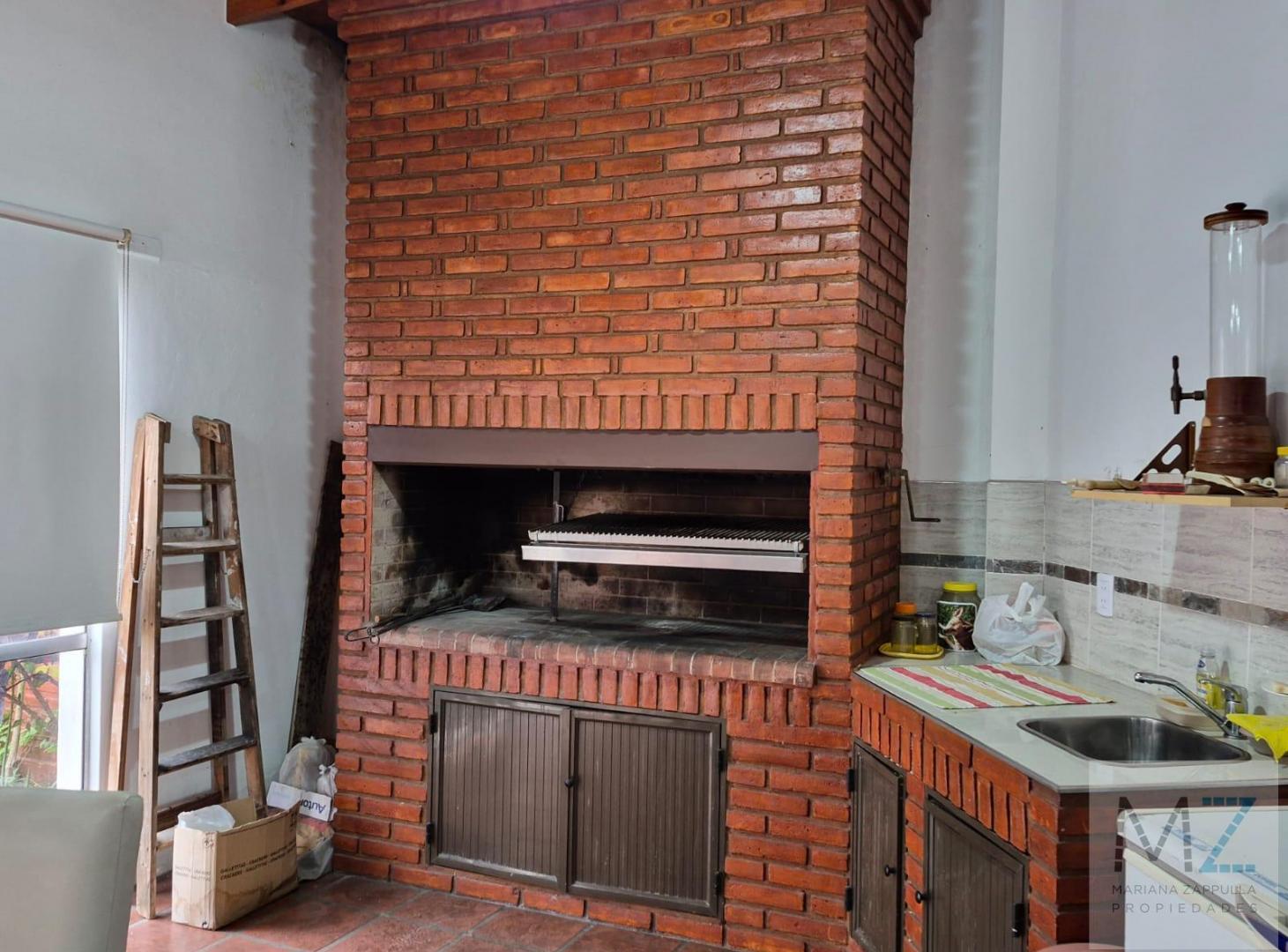 Foto de VENTA CASA CON QUINCHO Y PILETA | DOBLE COCHERA | APTO CRÉDITO | ACEPTA, imagen 4