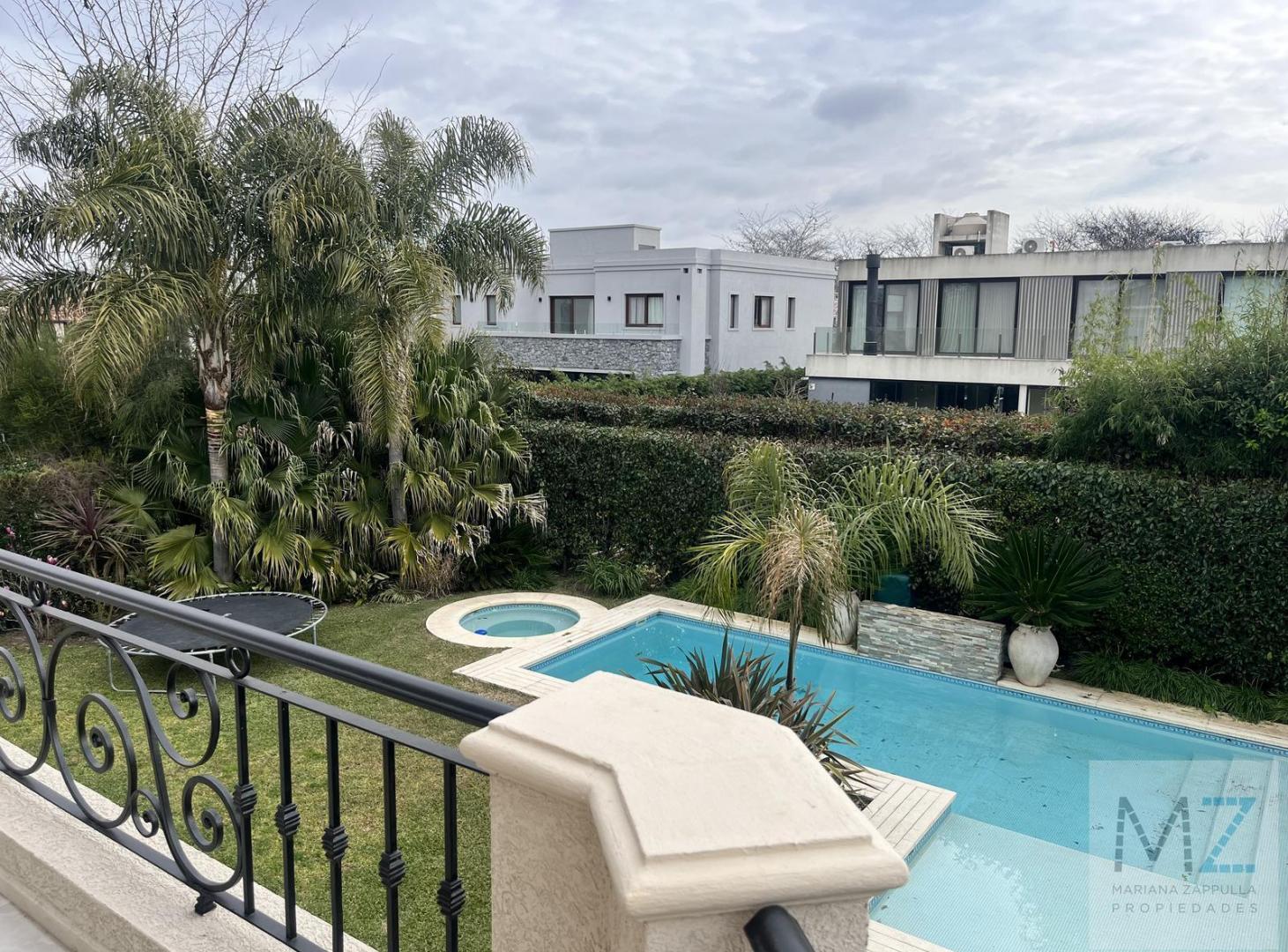 Foto de VENTA CASA 5 AMBIENTES | LOTE DE 800m2 | PISCINA Y JACUZZI | QUINCHO, imagen 2
