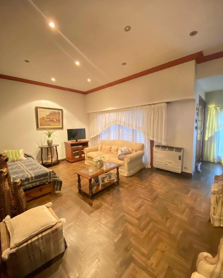 Foto de OPORTUNIDAD Casa 5 ambientes con cochera en VENTA Banfield, imagen 5
