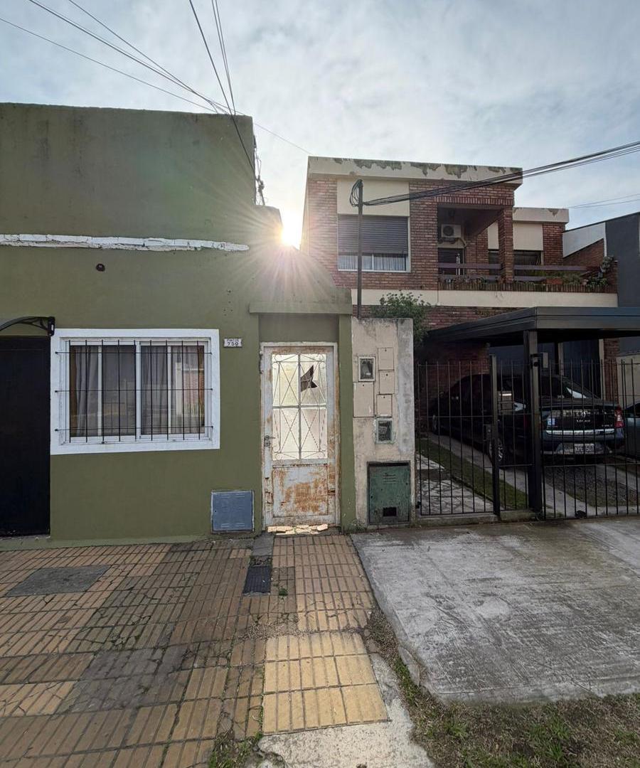 Foto de OPORTUNIDAD PH 3 AMBIENTES CON PATIO y PARIILLA BANFIELD - VENTA, imagen 1