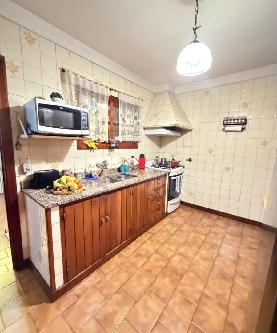 EXCELENTE PH TIPO CASA 4 AMBIENTES CON COCHERA, PATIO y PARRILLA en VENTA -Lomas de Zamora Oeste 5