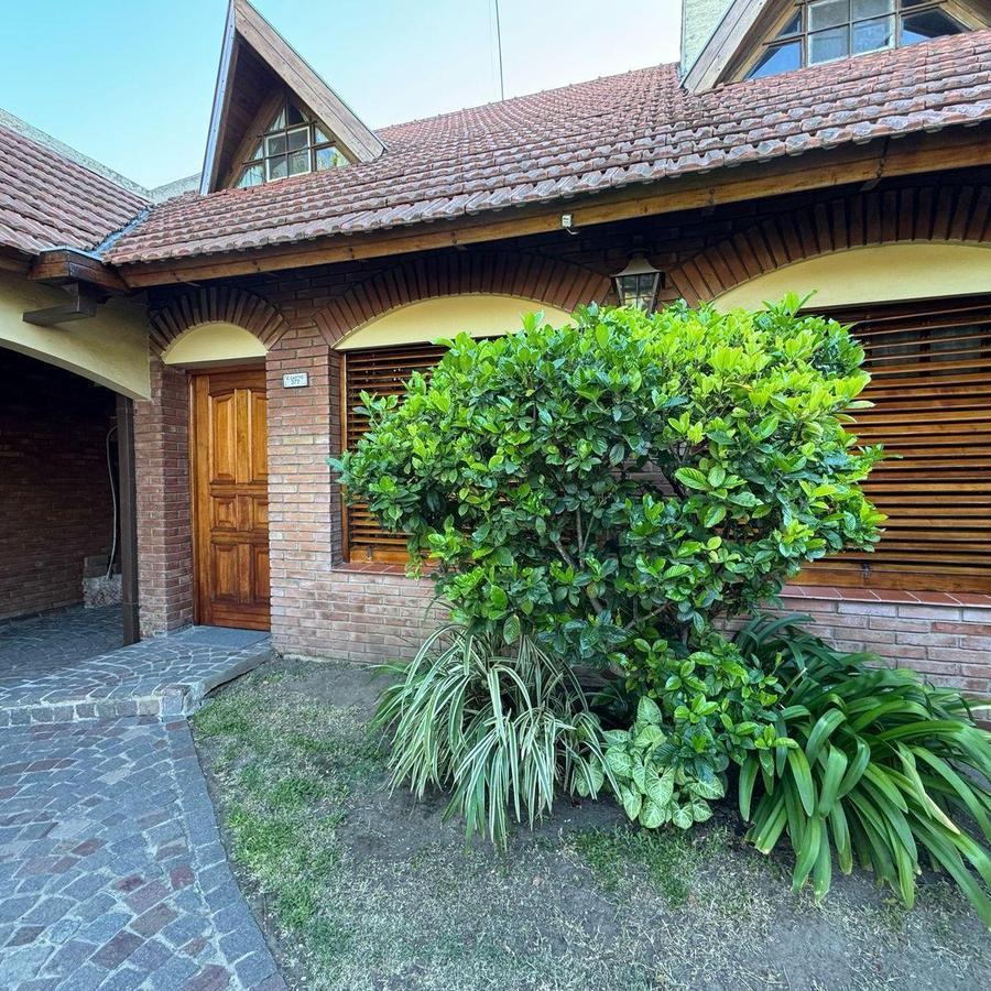 Foto de Chalet 4 ambientes con cochera en VENTA Temperley Este - OPORTUNIDAD, imagen 2