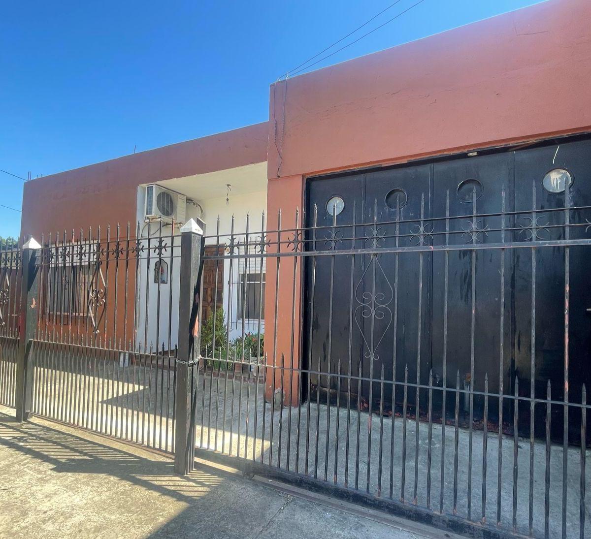 VENTA CASA CON COCHERA Y PATIO.BERAZATEGUI
