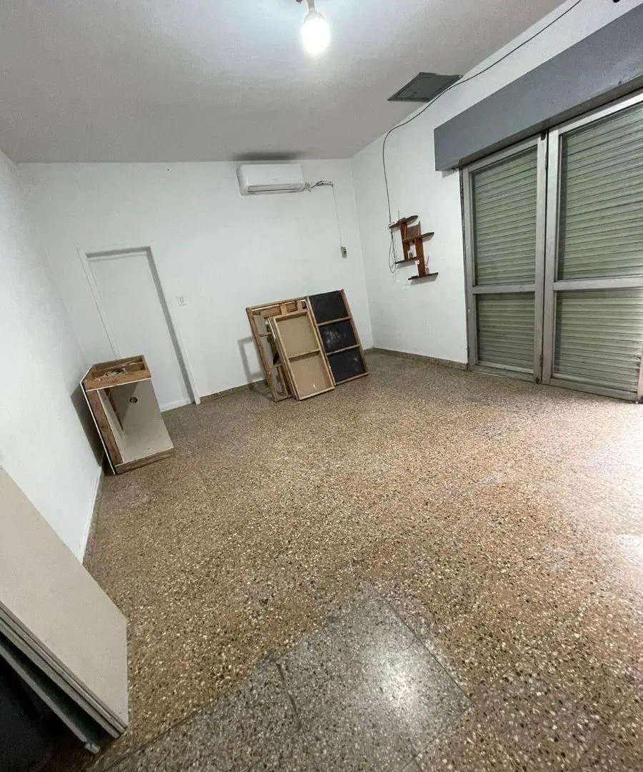 ALQUILER DE LOCAL COMERCIAL EN CRUCE VARELA 5