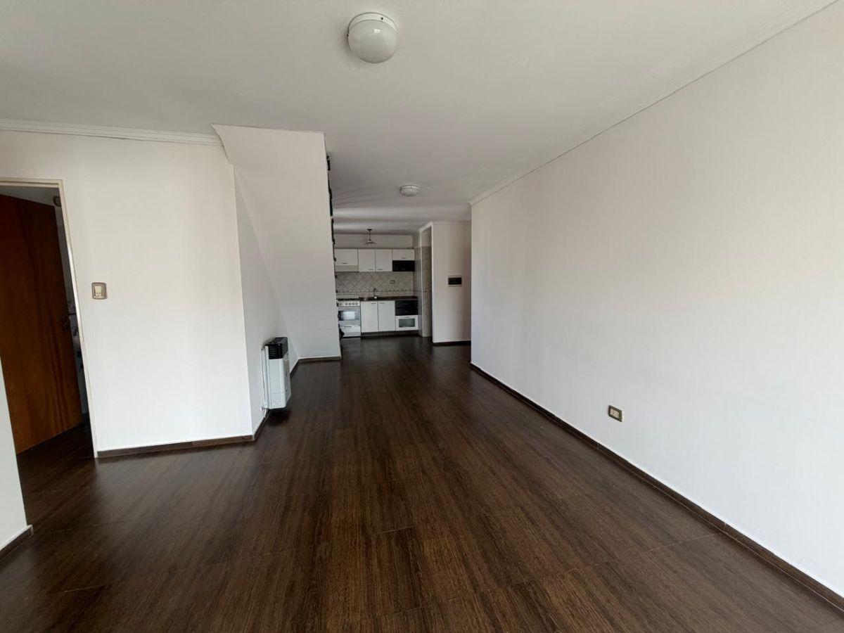 Foto de ALQ. DOS DOR. CON TERRAZA PROPIA EN SARMIENTO Y OVIDIO LAGOS, imagen 1