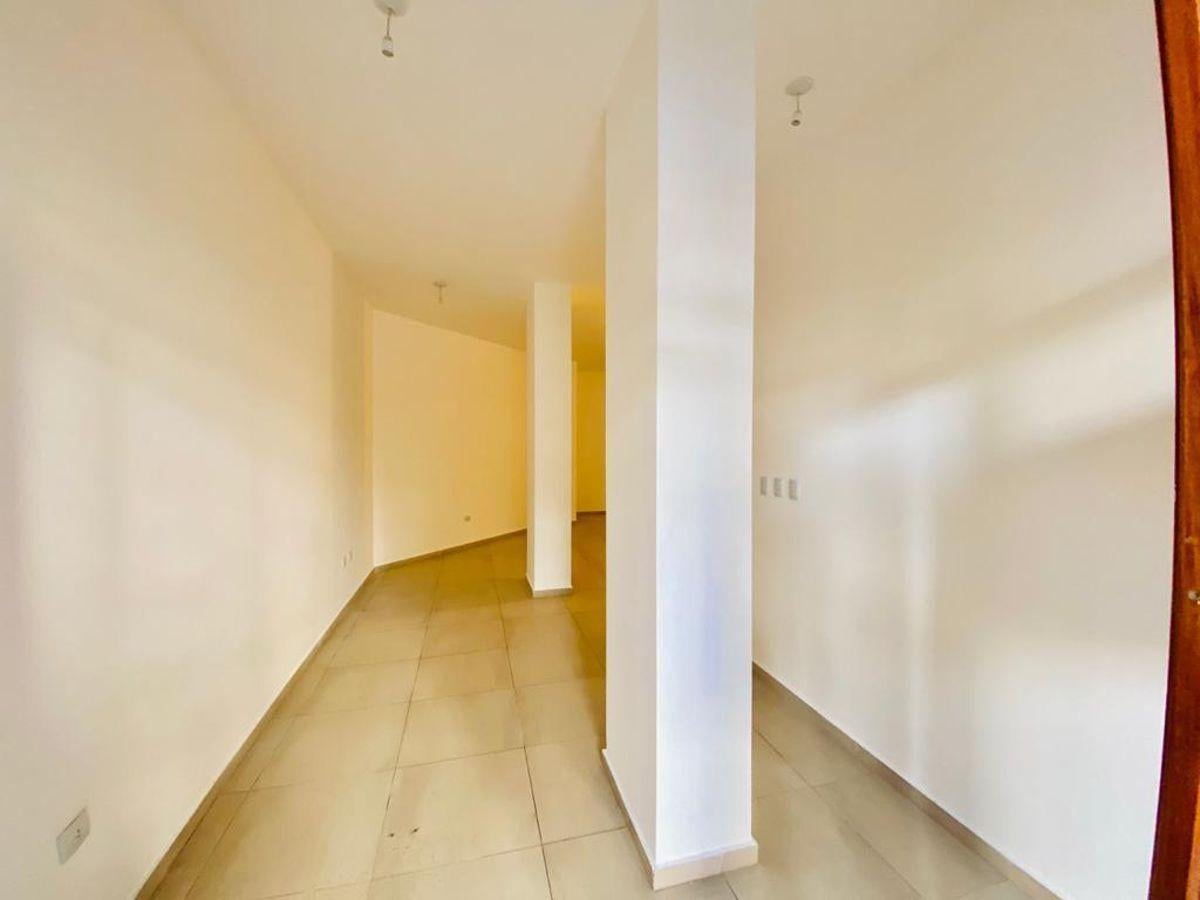 Foto de ATENEA Vende Local comercial Sobre calle Catamarca, imagen 3