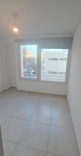 Alquilo depto diagonal 77 entre 11 y 12, a mts Plaza Belgrano 5