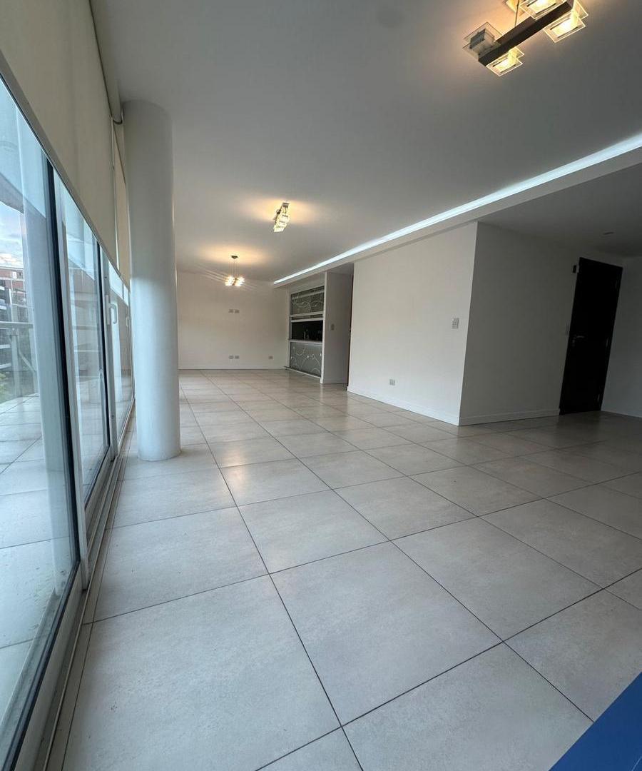 Foto de Piso en venta con tres cocheras en pleno Guemes, imagen 5