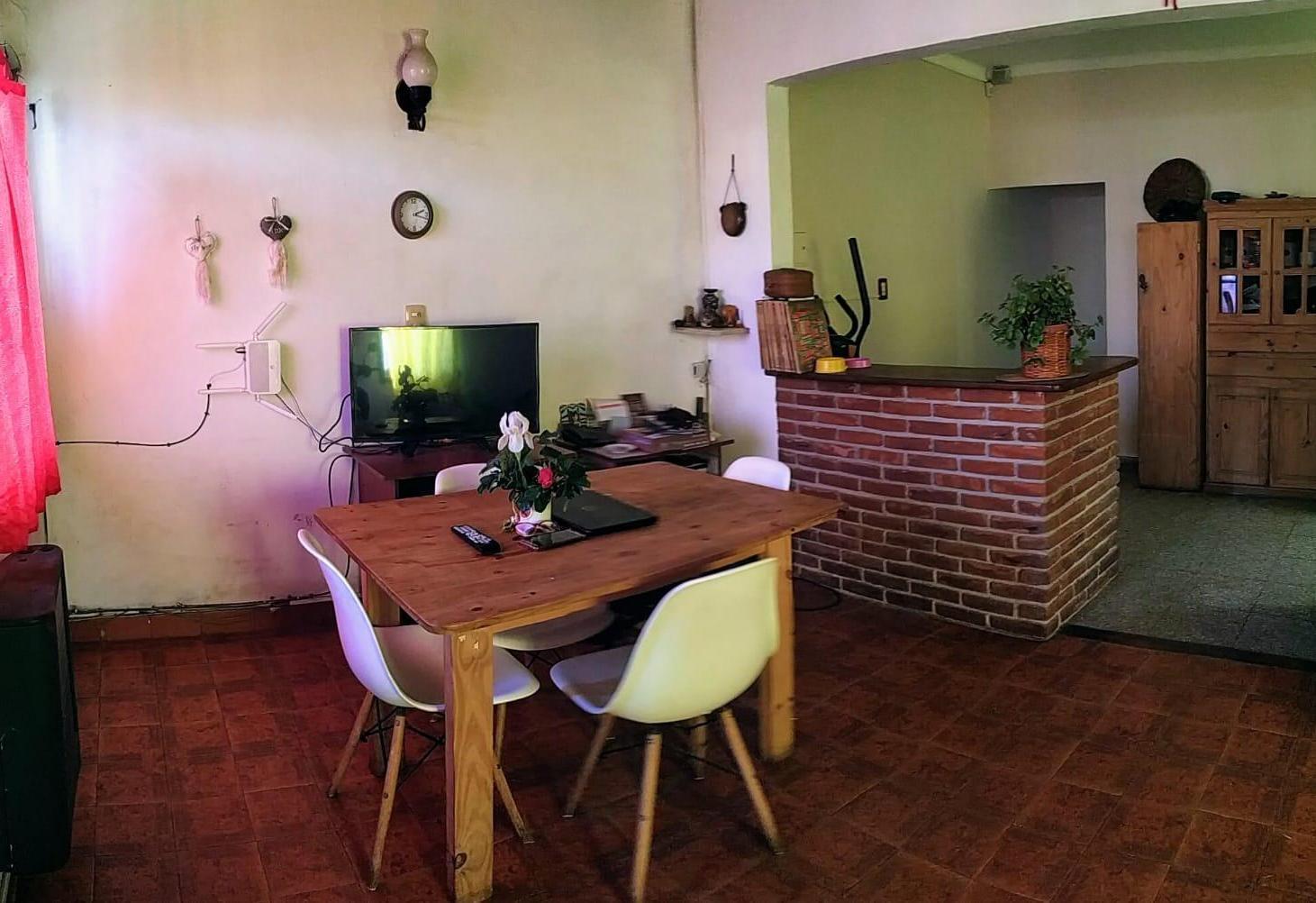 Casa 3 ambientes con cochera apta crédito en venta en Bosque Grande